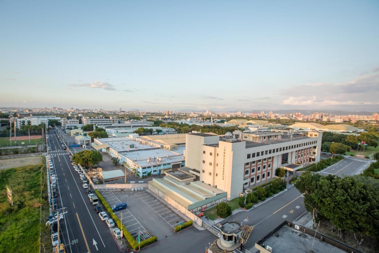 Explore Hotel Taichung Exterior foto